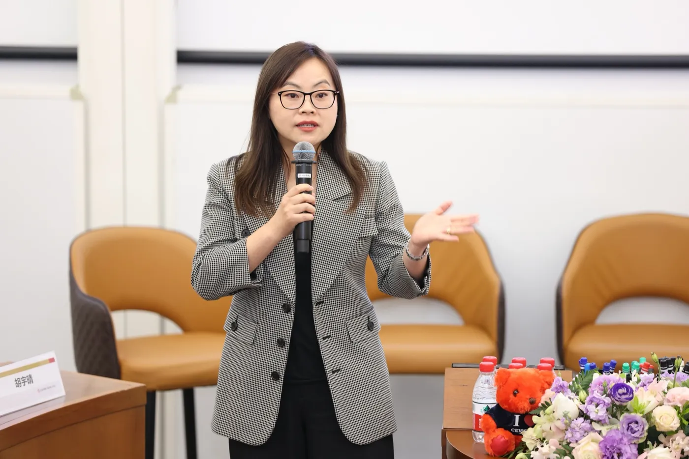 张玲玲教授出席 2025 中小企业收并购与传承闭门圆桌会。
